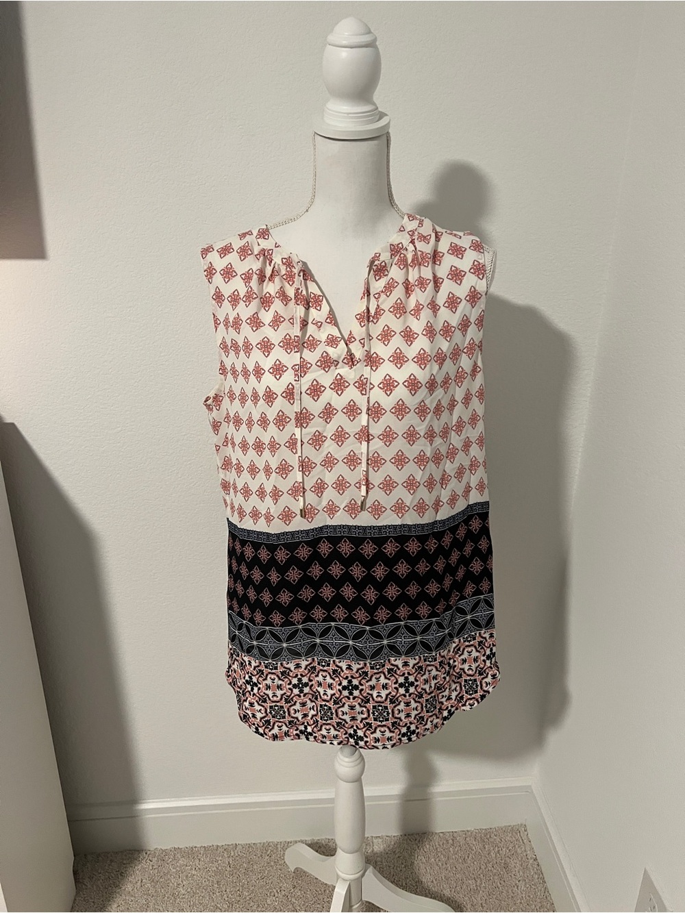 EUC Ann Taylor Sleeveless Mixed-Print V-Neck Women's Top - White, Pink, Navy - L
